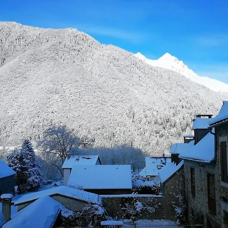 Vakantiehuis Maison De Charme A Guchan Avec Vue Sur La Montagne Et Jacuzzi