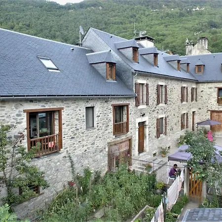 Hébergement de vacances Maison De 4 Avec Jacuzzi Terrasse Amenagee Et Wifi A Guchan A 4 Km Des Pistes